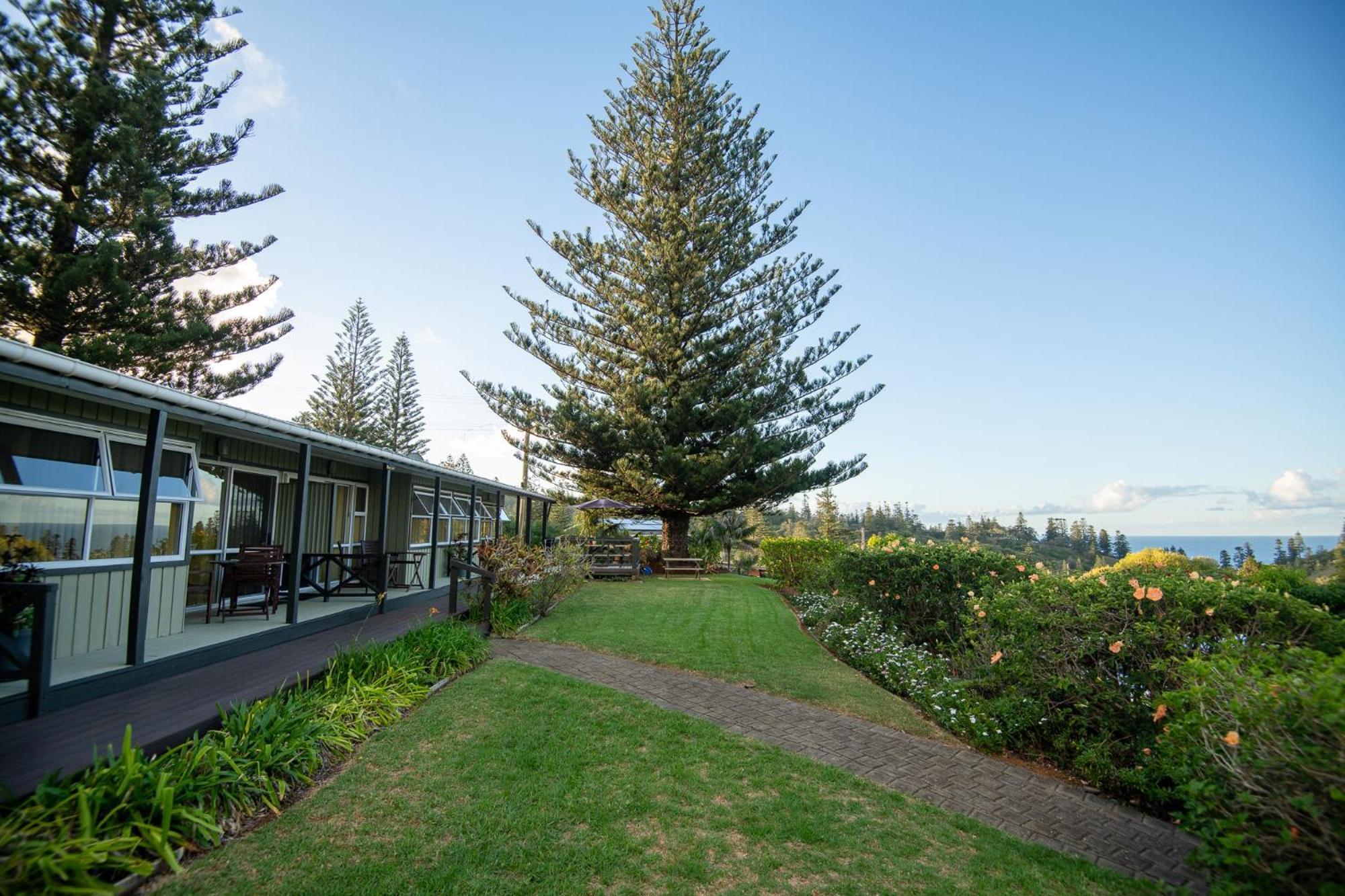 Cascade Garden Apartments Burnt Pine Exterior photo